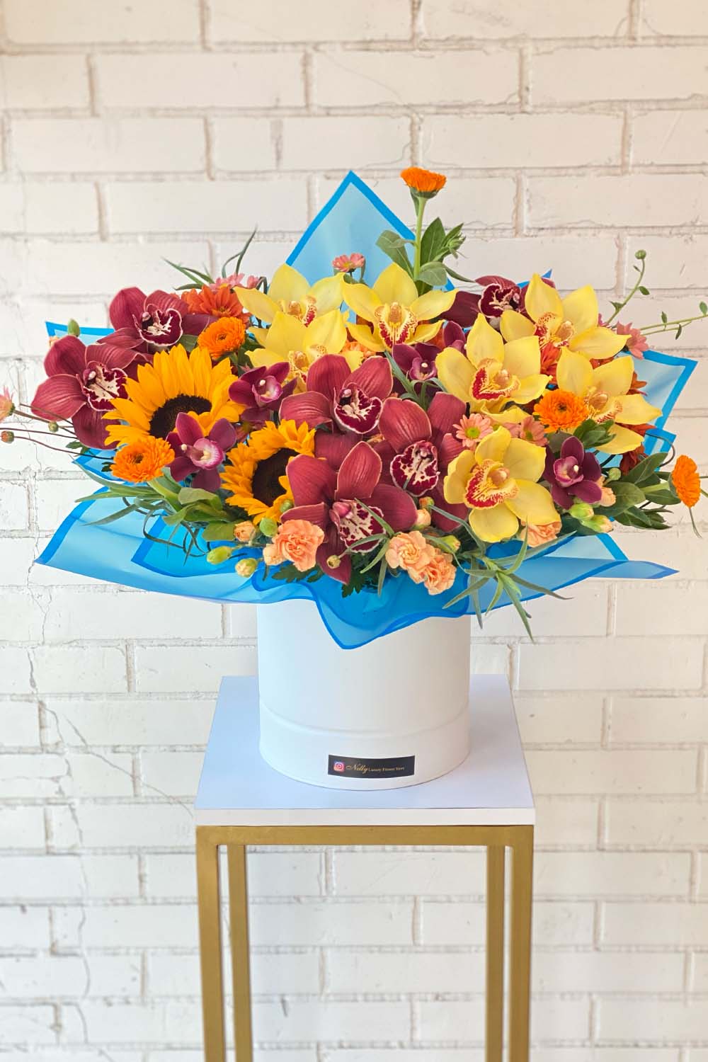 دیزاین ۵۵ سانت رنگی نلی با ارکیده های رنگی