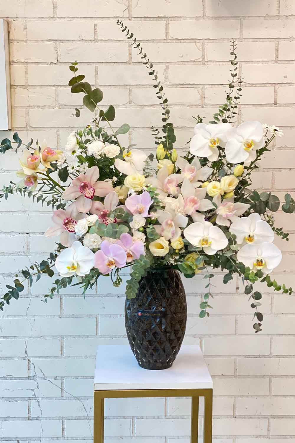 گلدان شیشه ای دیزاین ۷۰ سانت با انواع ارکیده